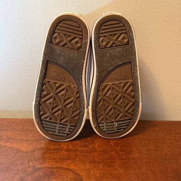 Converse Dinosaur Print Sneakers Boys Size 8 - Picture 6 of 7